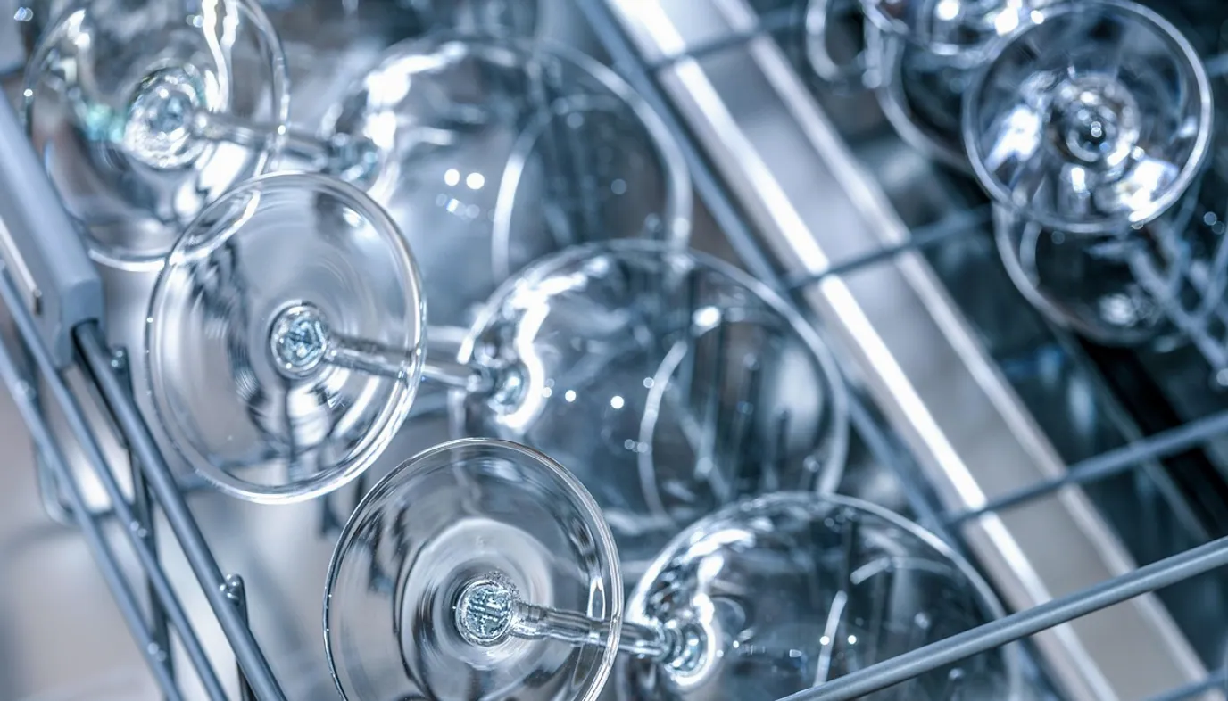 Dishwasher, kitchen utensils and washing